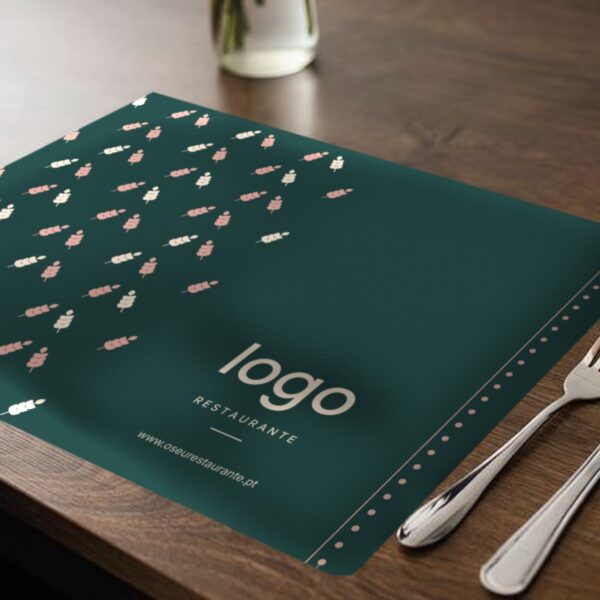 Individuais de mesa e toalhetes de papel personalizados com logótipo para restaurante